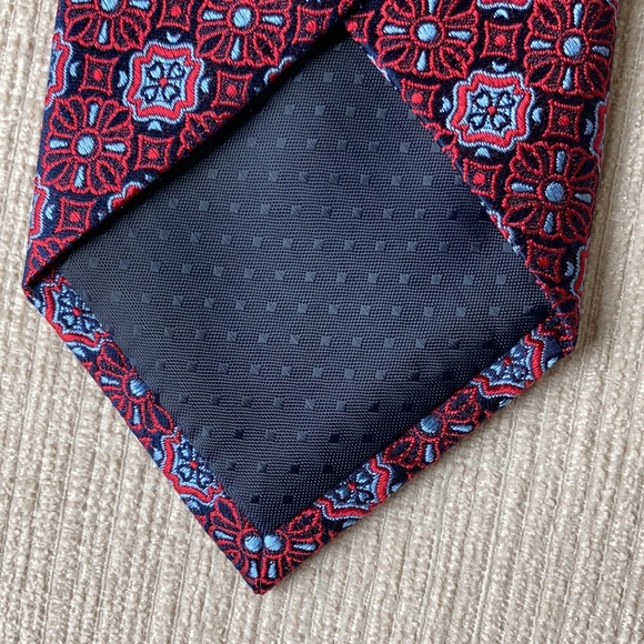 Neiman Marcus red/blue silk patterned tie - Picture 6 of 8